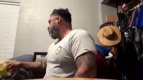 Snapshot of suavecito67 chatting on December 16, 3:11 am suavecito67 online show from December 16, 3:11 am