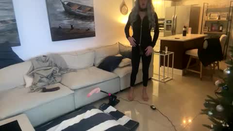 Sissy Isabella online show from December 22, 8:22 am