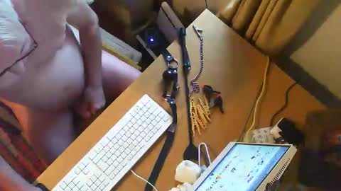 submissive1234567 online show from November 15, 10:45 am