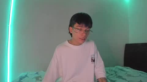 Snapshot of submissive_boyy_ chatting on January 16, 1:37 am nico online show from January 16, 1:37 am