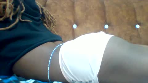 Snapshot of submissive_slut001 chatting on January 8, 2:35 pm submissive_slut001 online show from January 8, 2:35 pm