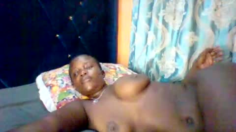 Snapshot of submissive_slut001 chatting on January 14, 7:36 am submissive_slut001 online show from January 14, 7:36 am