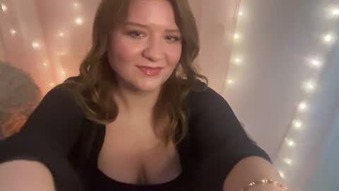 Snapshot of submissivescarletxo chatting on June 23, 1:25 am Scarlet online show from June 23, 1:25 am