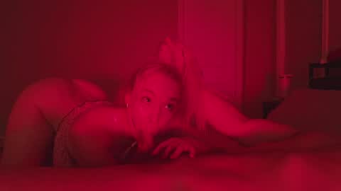 Snapshot of submissivewifefordaddy chatting on May 22, 4:19 am submissivewifefordaddy online show from May 22, 4:19 am