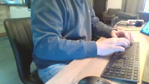 Snapshot of submissivguy chatting on November 15, 9:21 pm submissivguy online show from November 15, 9:21 pm