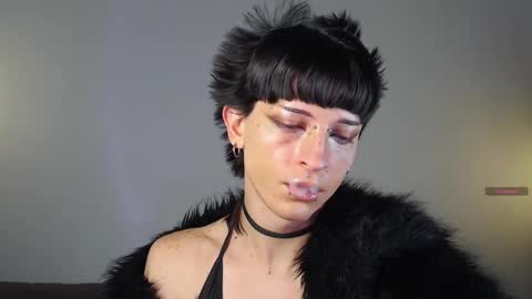 Snapshot of succubot chatting on December 2, 9:36 am Angel online show from December 2, 9:36 am