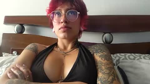 Snapshot of succubus_girl_ chatting on June 15, 7:05 pm Alexy online show from June 15, 7:05 pm