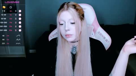 succubus_leslie online show from October 15, 11:49 pm