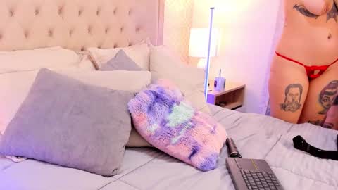 Snapshot of succubusdolly chatting on November 6, 8:21 pm Luna online show from November 6, 8:21 pm