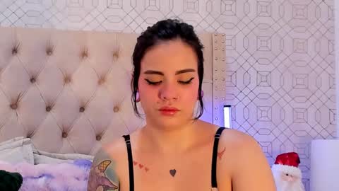 Snapshot of succubusdolly chatting on November 23, 5:46 pm Luna online show from November 23, 5:46 pm