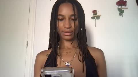 Snapshot of succubussirena chatting on June 1, 3:47 pm Succubus Sirena online show from June 1, 3:47 pm