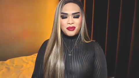 Snapshot of suckablecockoffreya chatting on December 14, 11:56 pm JADE ELYSE online show from December 14, 11:56 pm