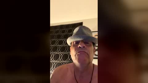 SUCKITU812 online show from March 29, 7:08 am