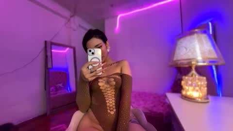 Snapshot of sugar_hally chatting on April 8, 11:54 am your ultimate goddess online show from April 8, 11:54 am