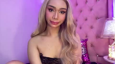 Snapshot of sugar_hally chatting on April 14, 7:53 pm your ultimate goddess online show from April 14, 7:53 pm