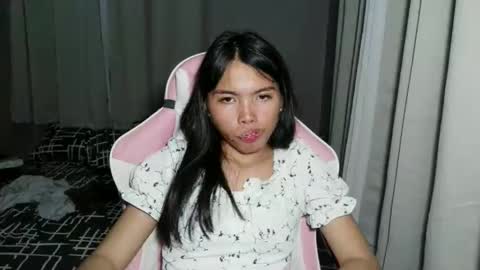 Snapshot of sugar_holly96 chatting on April 17, 1:03 pm sugar_holly96 online show from April 17, 1:03 pm
