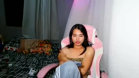 Snapshot of sugar_holly96 chatting on May 27, 12:13 pm sugar_holly96 online show from May 27, 12:13 pm
