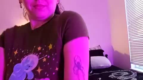 sugarlilypoison online show from June 16, 4:15 am