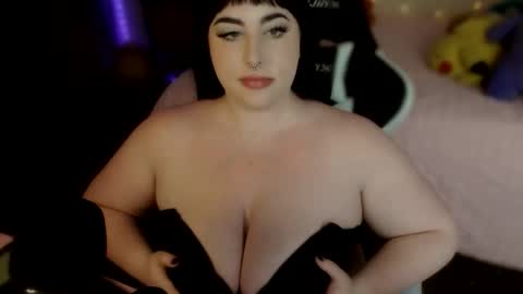 Lucy Love online show from May 2, 9:31 pm