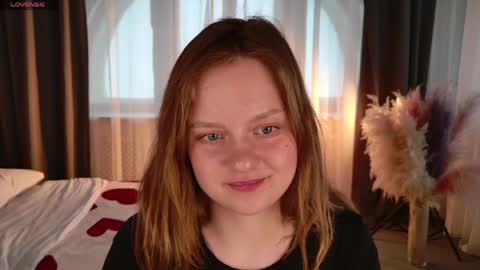 sugarstrawberry online show from April 16, 1:01 pm