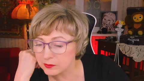 Vivien online show from December 11, 9:19 am