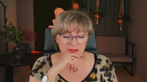 Vivien online show from December 14, 3:25 pm