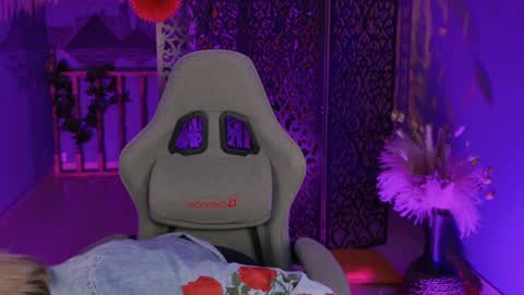 Vivien online show from December 15, 1:32 pm
