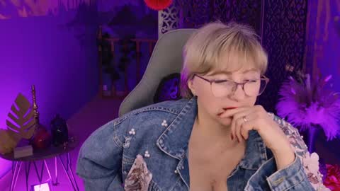 Vivien online show from December 15, 7:42 pm
