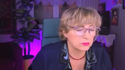 Vivien online show from September 11, 1:11 pm