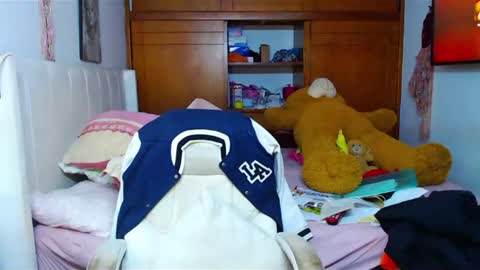 Snapshot of suggarbaby1 chatting on February 20, 7:12 am Cami Back in 2 hours online show from February 20, 7:12 am