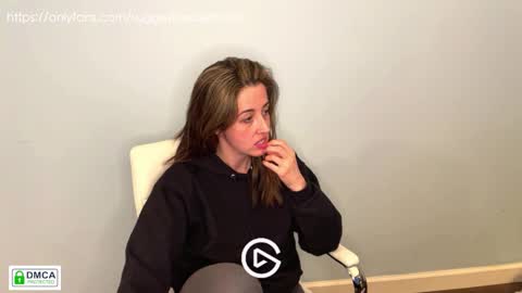 Snapshot of suggestivebehavior chatting on December 7, 2:09 am Mia online show from December 7, 2:09 am