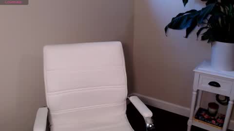Snapshot of suggestivebehavior chatting on September 17, 1:35 pm Mia online show from September 17, 1:35 pm