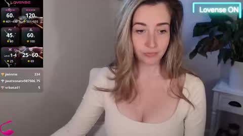 Snapshot of suggestivebehavior chatting on October 1, 5:52 pm Mia online show from October 1, 5:52 pm