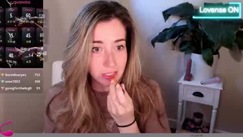 Snapshot of suggestivebehavior chatting on October 6, 1:52 pm Mia online show from October 6, 1:52 pm
