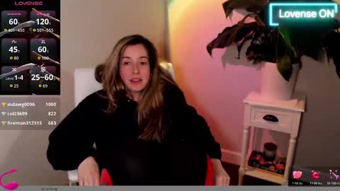 Snapshot of suggestivebehavior chatting on October 11, 1:05 am Mia online show from October 11, 1:05 am
