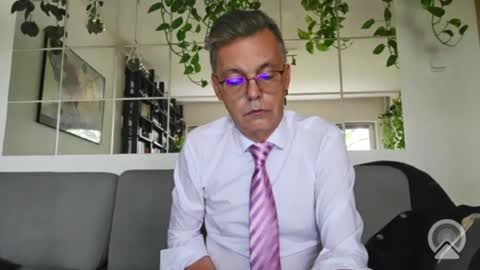 Snapshot of suit_elegant chatting on July 13, 6:27 am Suit tie horny online show from July 13, 6:27 am