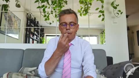 Snapshot of suit_elegant chatting on July 14, 11:27 am Suit tie horny online show from July 14, 11:27 am