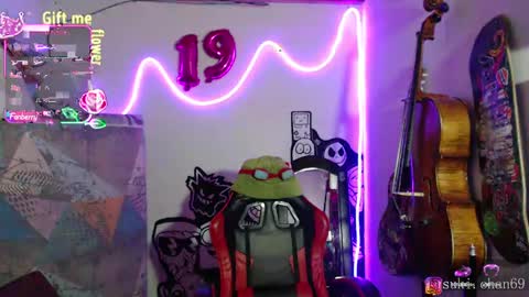 Snapshot of sukichan_ chatting on September 8, 3:22 pm Sukylee online show from September 8, 3:22 pm