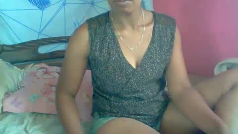 Snapshot of sukietalore chatting on May 17, 10:11 am SukieTalore online show from May 17, 10:11 am