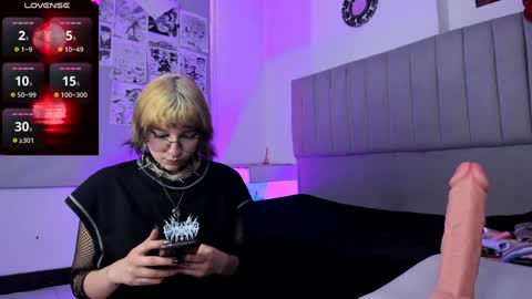 Snapshot of sukifuyu__ chatting on December 2, 12:29 pm    online show from December 2, 12:29 pm