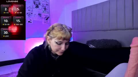 Snapshot of sukifuyu__ chatting on December 5, 12:33 pm    online show from December 5, 12:33 pm