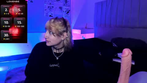 Snapshot of sukifuyu__ chatting on December 6, 12:49 pm    online show from December 6, 12:49 pm