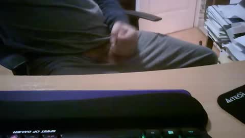 Snapshot of sullaspqr chatting on December 5, 6:32 am Wight online show from December 5, 6:32 am