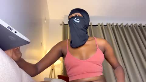 Snapshot of sultryaura chatting on March 29, 5:35 pm maskedtemptress online show from March 29, 5:35 pm