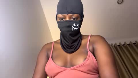 Snapshot of sultryaura chatting on March 30, 8:26 am maskedtemptress online show from March 30, 8:26 am
