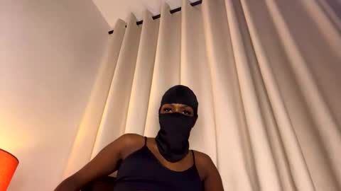 Snapshot of sultryaura chatting on April 29, 2:37 am maskedtemptress online show from April 29, 2:37 am