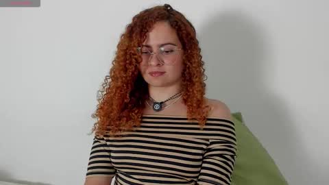 Snapshot of sultrysecrets_ chatting on December 2, 9:43 pm Ann online show from December 2, 9:43 pm