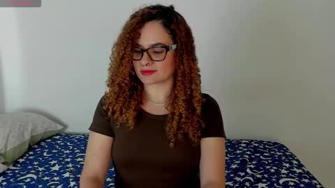 Snapshot of sultrysecrets_ chatting on February 7, 8:12 pm Ann online show from February 7, 8:12 pm