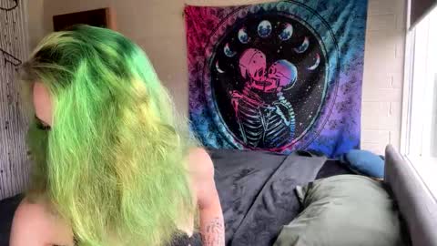 Snapshot of summer96o chatting on March 6, 12:43 am Summer online show from March 6, 12:43 am