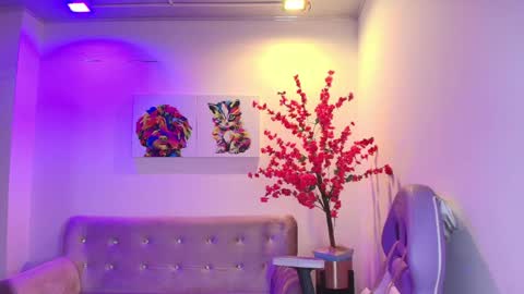 summer_miller online show from April 28, 11:37 am